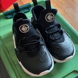 Size 10 Toddler/Young Boy Nike Sneakers